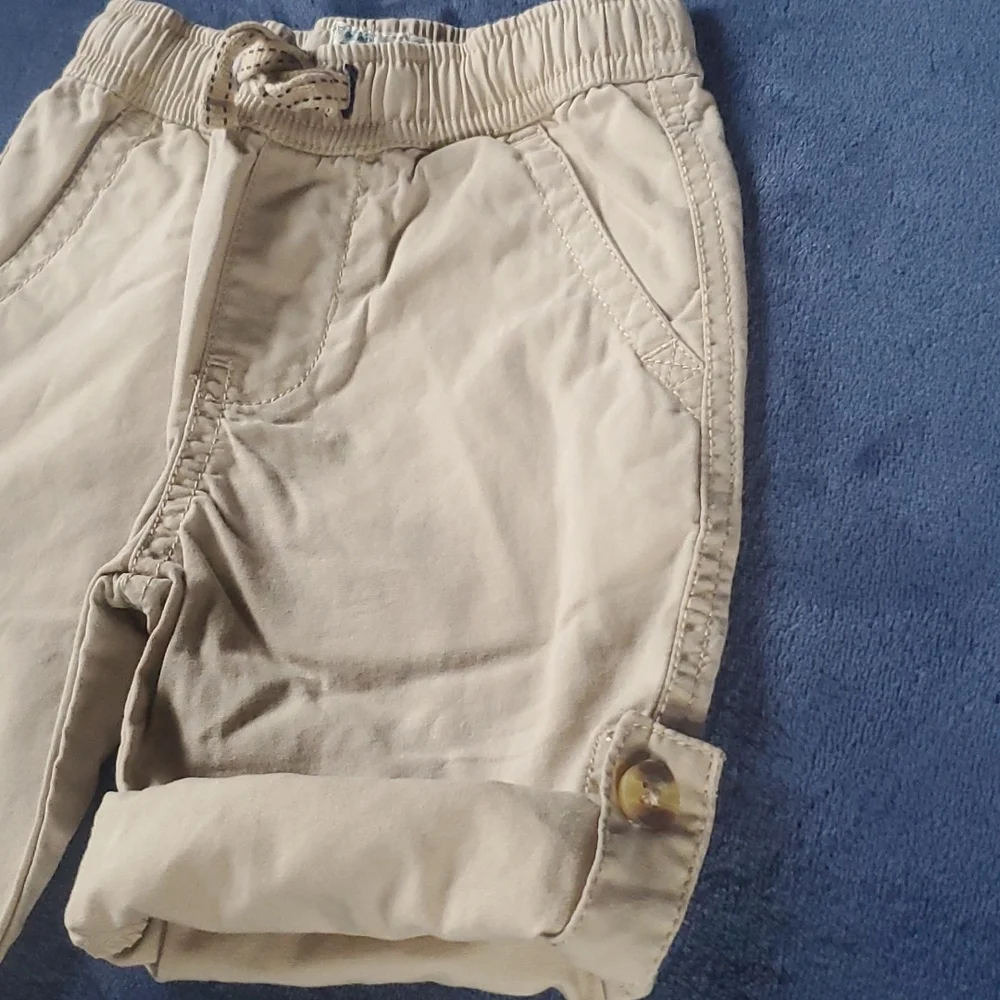 The Children's Place 2 in 1 Convertible Pants/Shorts Khaki Size 9-12 Months